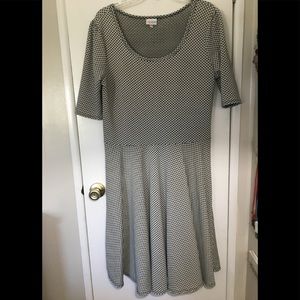 LuLaRoe 2XL Nicole white and black‎ patterned dress